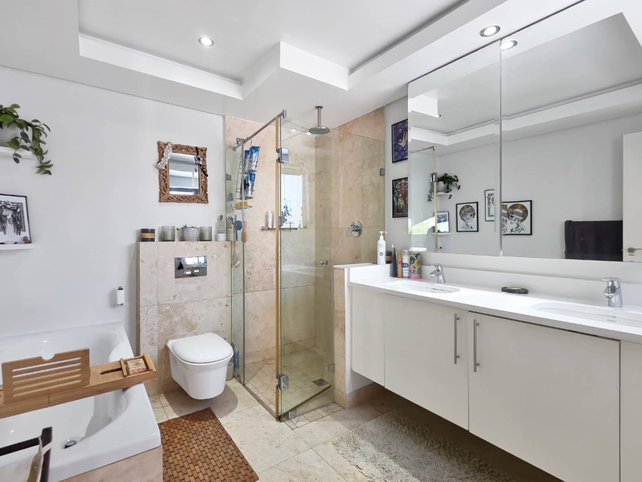 2 Bedroom Property for Sale in Vredehoek Western Cape